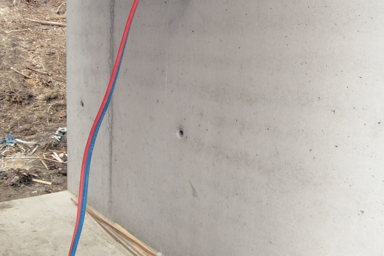 Gerät ( Torrent) zur Messung der Permeabilität von Beton an einer Betonstütze
