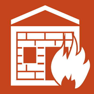 Illustration des Baulichen Brandschutzes in Form eines brennenden Hauses mit einer Flamme im Vordergrund